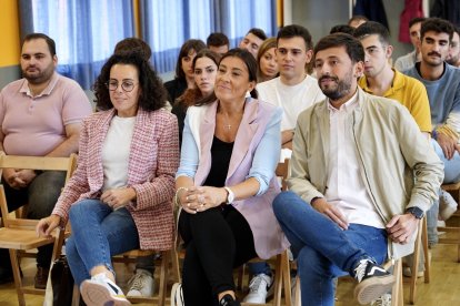 La secretaria de Organización del PSCyL, Ana Sánchez, participa en el Comité Autonómico de Juventudes Socialistas de Castilla y León en Hospital de Órbigo. Le acompaña, el secretario general de la organización, Fran Díaz.- ICAL