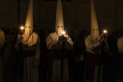 Procesión de la Penitente Hermandad de Jesús Yacente en Zamora. ICAL