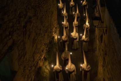 Procesión de la Penitente Hermandad de Jesús Yacente en Zamora. ICAL
