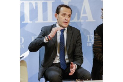 Conrado Íscar, presidente de la Diputación de Valladolid, en el Club de Prensa de EL MUNDO 'Municipios al servicio de las personas'. J. M. LOSTAU