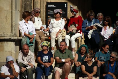 Pendones, Cantaderas y Carros Engalanados celebran las Fiestas de San Froilán en León. Ical