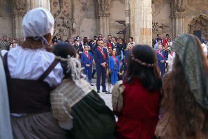 Pendones, Cantaderas y Carros Engalanados celebran las Fiestas de San Froilán en León. Ical