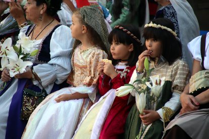 Pendones, Cantaderas y Carros Engalanados celebran las Fiestas de San Froilán en León. Ical