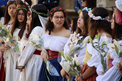 Pendones, Cantaderas y Carros Engalanados celebran las Fiestas de San Froilán en León. Ical