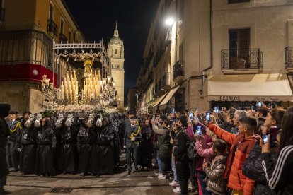 Procesión de la Hermandad de Nuestra Señora de la Soledad en Salamanca. ICAL