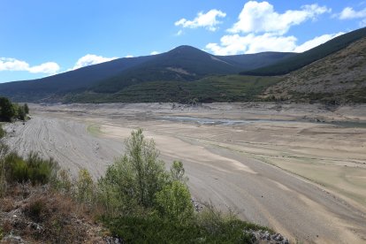 Embalses de Palencia
Aspecto del embalse de Compuerto en la zona media.- ICAL