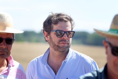 El alcalde de Almanza, Javier Santiago Vélez.- ICAL