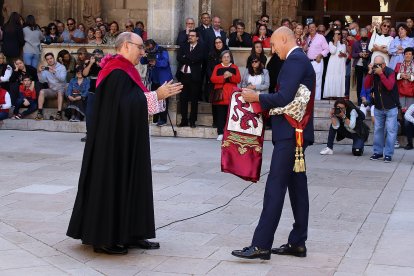 Pendones, Cantaderas y Carros Engalanados celebran las Fiestas de San Froilán en León. Ical