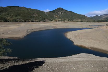 Embalses de Palencia
Aspecto del embalse de Camporredondo,en la zona de Cardaño de Abajo (Palencia) .- ICAL
