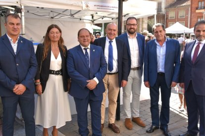El consejero de la Presidencia, Jesús Julio Carnero, participa en la Alubiada de La Bañeza. Ical