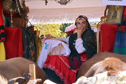 Pendones, Cantaderas y Carros Engalanados celebran las Fiestas de San Froilán en León. Ical