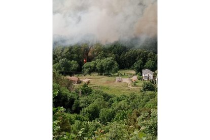 Activo un incendio en el sur de Ávila. Twitter: Infues Ávila