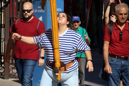 Pendones, Cantaderas y Carros Engalanados celebran las Fiestas de San Froilán en León. Ical