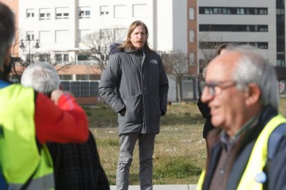 Última etapa de la marcha a pie en defensa de la sanidad pública de Laciana y del Bierzo, con llegada al hospital del Bierzo.- ICAL