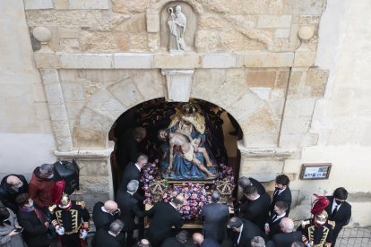 La Procesión de La Dolorosa, da inicio a la Semana Santa en la capital leonesa