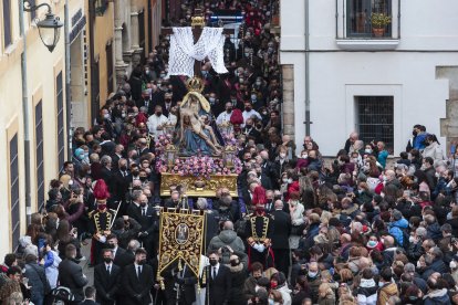 La Procesión de La Dolorosa, da inicio a la Semana Santa en la capital leonesa
