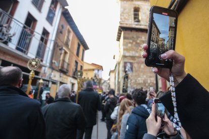 La Procesión de La Dolorosa, da inicio a la Semana Santa en la capital leonesa