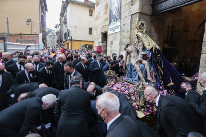 La Procesión de La Dolorosa, da inicio a la Semana Santa en la capital leonesa