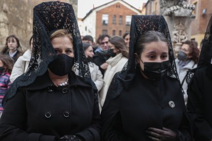 La Procesión de La Dolorosa, da inicio a la Semana Santa en la capital leonesa