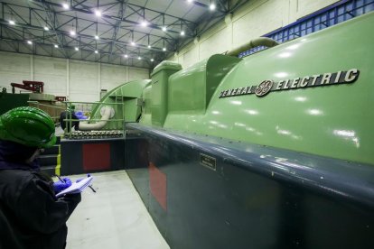 Edificio de la turbina de la central nuclear Santa María de Garoña antes de su desmantelamiento. Se reacondicionará como almacén auxiliar.- TOMÁS ALONSO