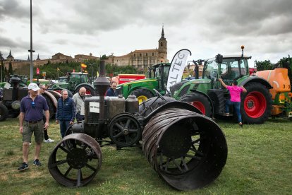 El presidente de la Junta de Castilla y León, Alfonso Fernández Mañueco, inaugura la LXI Feria Nacional de maquinaria agrícola y XIX Feria del vehículo de ocasión de Lerma. ICAL