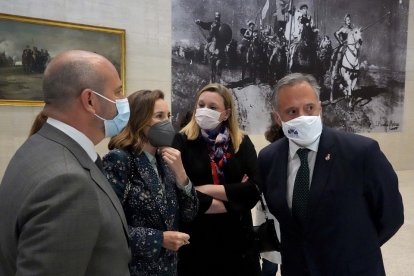 Toma de posesión de Mañueco como presidente de la Junta - La portavoz del PP en el Congreso, Cuca Gamarra, junto al presidente de las Cortes, Carlos Pollán, y la consejera de Familia, Isabel Blanco.- ICAL