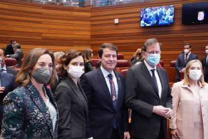 Toma de posesión de Mañueco como presidente de la Junta - Isabel Díaz Ayuso, Cuca Gamarra, Ana Pasto, Mariano Rajoy y Alfonso Fernández Mañueco.- ICAL