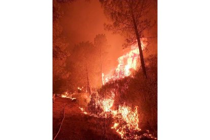 Incendio en Santa Cruz del Valle (Ávila).- ICAL
