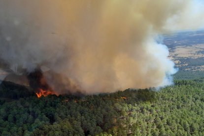 Incendio en Santa Cruz del Valle (Ávila).- JCYL