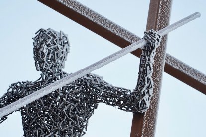 Fuerte helada en las inmediaciones del Hospital de León. -ICAL.