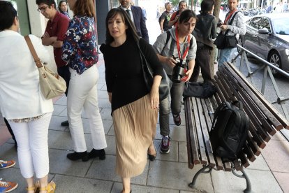 La directora general de la Guardia Civil, Mercedes González, a su llegada a la reunión del Comité Federal del PSOE. ICAL