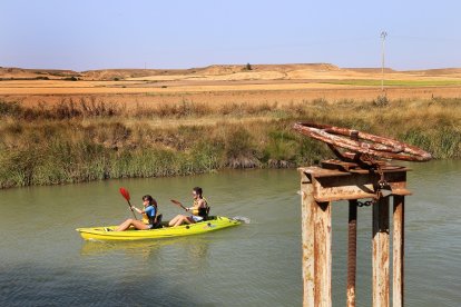 Canal de Castilla entre Villaumbrales y Becerril de Campos en Palencia.- ICAL