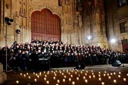 El alcalde de Salamanca, Carlos García Carbayo, inaugura el encendido de la iluminación navideña.-ICAL