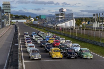 El Circuito del Jarama, en Madrid, acoge una concentración para conmemorar el 70 aniversario del Renault 4CV que fue fabricado en Valladolid. -RENAULT
