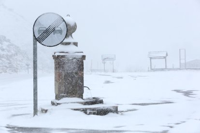 Nieve en Arbas del Puerto (León).-ICAL