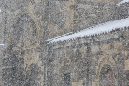 Nieve en Arbas del Puerto (León).-ICAL