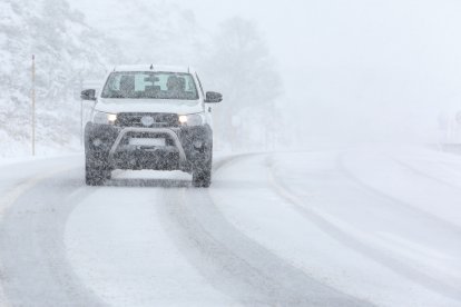 Nieve en Arbas del Puerto (León).-ICAL
