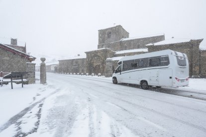 Nieve en Arbas del Puerto (León).-ICAL
