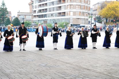 Recibimiento en Oviedo tras completarse el primer recorrido de la alta velocidad por la Variante de Pajares. -ICAL
