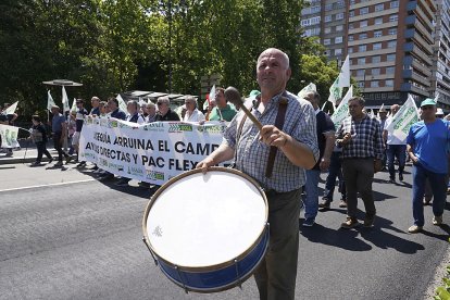 Manifestación de agricultores y ganaderos convocada por Asaja, UPA-Coag y UCCL para reclamar ayudas por la sequía. ICAL