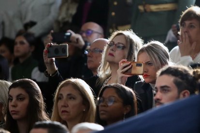 Festividad de la Virgen de Loreto, patrona del Ejército del Aire y del Espacio, presididos por el coronel director Ignacio de Dompablo Ferrándiz.- ICAL