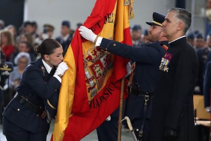 Festividad de la Virgen de Loreto, patrona del Ejército del Aire y del Espacio, presididos por el coronel director Ignacio de Dompablo Ferrándiz.- ICAL