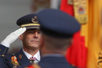 El Presidente de las Cortes, Carlos Pollán; el consejero de Medio Ambiente, Juan Carlos Suárez Quiñones; el alcalde de León, José Antonio Díez y el obispo Luis Ángel de las Heras asisten a los actos de celebración de la festividad de la Virgen de Loreto, patrona del Ejército del Aire y del Espacio, presididos por el coronel director Ignacio de Dompablo Ferrándiz.- ICAL