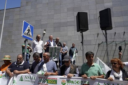 Manifestación de agricultores y ganaderos convocada por Asaja, UPA-Coag y UCCL para reclamar ayudas por la sequía. ICAL