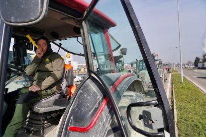 Columna de tractores en Valladolid. -ICAL