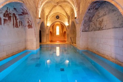 Piscina termal del Monasterio de Santa María de Valbuena, en Valladolid. -CASTILLA TERMAL