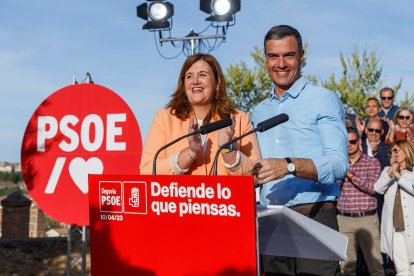 El secretario general del PSOE, Pedro Sánchez, junto al líder autonómico de los socialistas, Luis Tudanca, participa en el acto público de apoyo a Clara Martín para revalidar la Alcaldía de Segovia.- ICAL