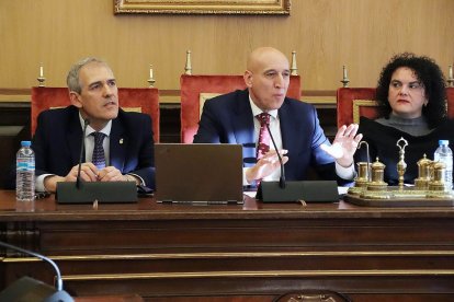 Pleno extraordinario sobre el viaje del alcalde de León a Catar.- ICAL