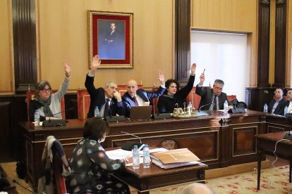 Pleno extraordinario sobre el viaje del alcalde de León a Catar.- ICAL