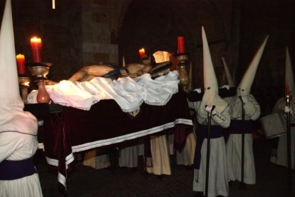 Procesión del Jesús Yacente de Zamora.- COFRAFÍA JESÚS YACENTE